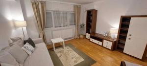 Inchiriez apartament de 2 camere in zona Aviatiei, la 7 min de metrou, 600 euro negociabil - imagine 1