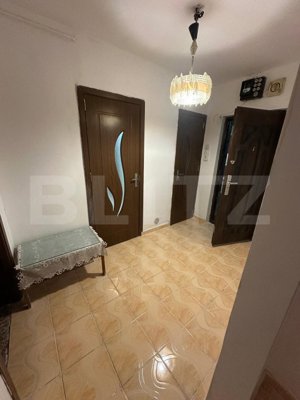 Apartament 3 camere, decomandat, 65 mp,  zona Trapezului - imagine 2