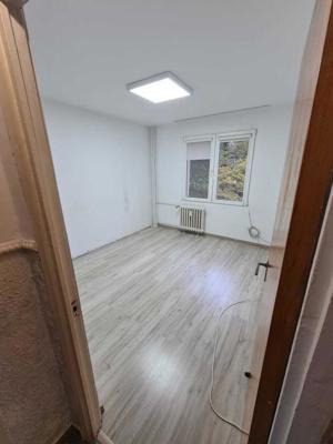 Apartament 3 camere Titan-  Piata Minis