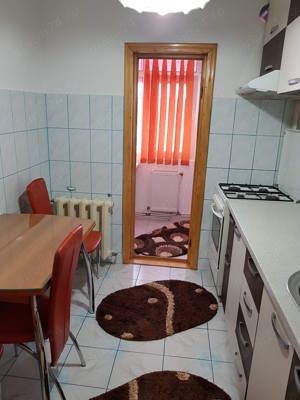 Închiriez apartament cu doua camere  - imagine 2