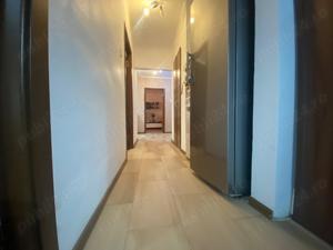 Apartament trei camere decomandat