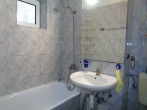 Apartament 3 camere cu centrala pe gaz, etaj 2 in Vlaicu, aproape de statia de tramvai