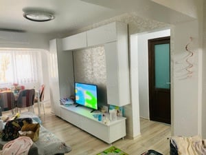 Vând apartament trei camere