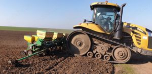 Tractor Challenger MT 755 E 360 cp