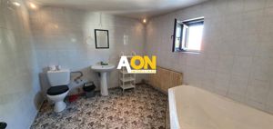 Casa cu 5 camere, 1500 mp teren, Centru. Pretabila pentru muncitori - imagine 17