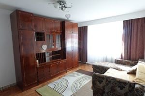 Apartament cu 3 camere de închiriat - Central - imagine 2