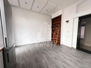 Apartament 3 camere  proaspat renovat zona Centrala - imagine 2