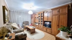 Apartament 2 camere, etaj intermediar, centrala proprie, zona Lipovei