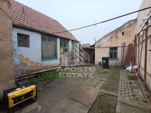 Casa la curte comuna, necesita renovare, situata in zona Dambovita. - imagine 10