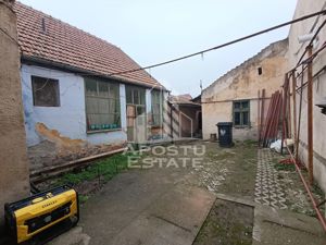 Casa la curte comuna, necesita renovare, situata in zona Dambovita. - imagine 11