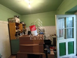 Casa la curte comuna, necesita renovare, situata in zona Dambovita. - imagine 3