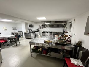 Pensiune in functiune, 12 camere plus un apartament, zona CETATII - imagine 15