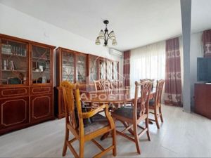 Apartament 5 camere, etaj intermediar + garaj, zona Calea Lipovei - imagine 2