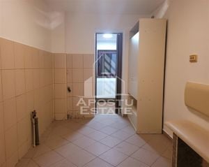 Apartament decomandat cu 3 camere, centrala proprie, parter, Lipovei - imagine 6