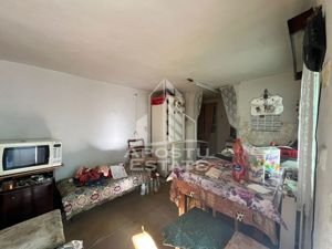 Casa individuala , cu garaj si teren de 856 mp in Ghiroda - imagine 8