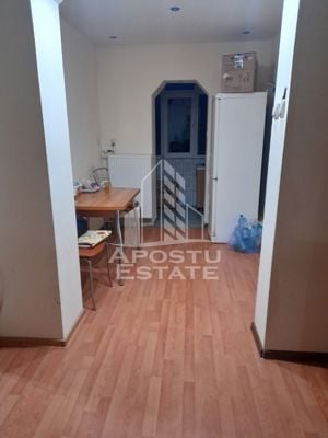 Apartament 2 camere, decomandat, strada linistita, zona Lipovei - imagine 3