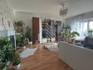 Apartament 4 camere, decomandat, 3 dormitoare, 2 bai, zona Fratelia. - imagine 2