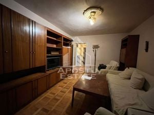 Apartament 2 camere, decomandat, etaj intermediar, zona Dambovita - imagine 3