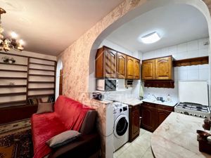 Apartament cu 3 camere, centrala proprie, cu debara, zona Sagului - imagine 3