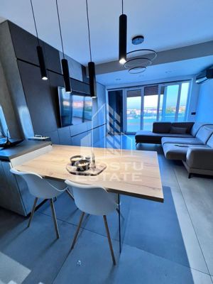 Penthouse cu 3 camere si 2 bai, terasa de 70 mp si 2 locuri de parcare - imagine 2