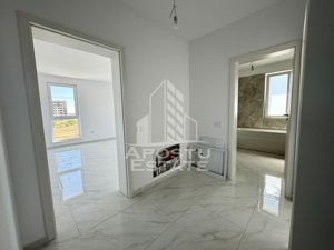 Apartament cu 2 camere, la asfalt, hotel IQ, etaj intermediar cu lift. - imagine 4