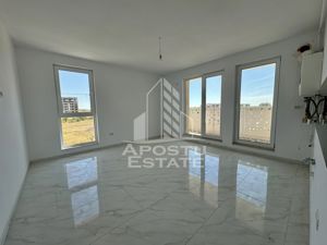 Apartament cu 2 camere, la asfalt, hotel IQ, etaj intermediar cu lift.