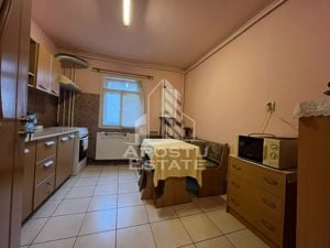 Apartament cu 3 camere, 2 bai, decomandat, situat in zona Buziasului - imagine 3