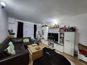 Apartament decomandat cu 3 camere, centrala proprie,  zona Lipovei - imagine 2