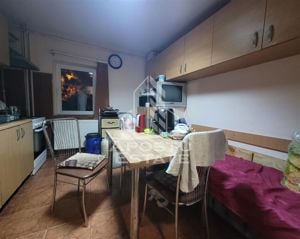 Apartament cu 3 camere, 2 bai, centrala proprie, zona Bucovina - imagine 4