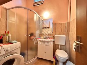 Apartament 2 camere, la curte comuna, pod mansardabil in zona Centrala - imagine 7