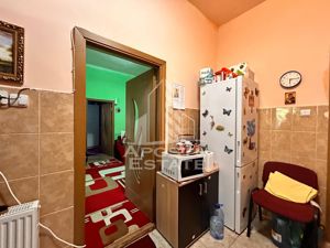 Apartament 2 camere, la curte comuna, pod mansardabil in zona Centrala - imagine 2