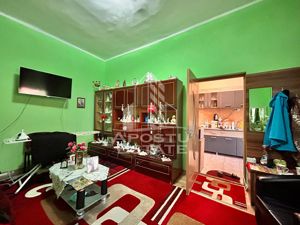 Apartament 2 camere, la curte comuna, pod mansardabil in zona Centrala - imagine 6