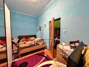 Apartament 2 camere, la curte comuna, pod mansardabil in zona Centrala - imagine 3