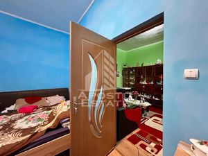 Apartament 2 camere, la curte comuna, pod mansardabil in zona Centrala - imagine 4