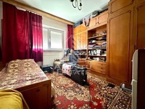 Apartament cu 3 camere, etajul 3, garaj si boxa in CF, zona Girocului