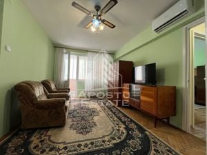 Apartament cu 2 camere, semidecomandat situat pe B-dul Dragalina