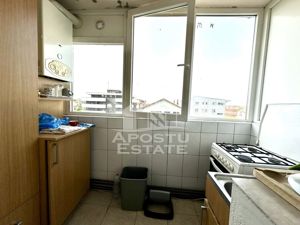 Apartament cu 3 camere, centrala proprie, zona Soarelui - imagine 3