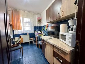 Apartament cu 3 camere, centrala proprie, zona Sagului - imagine 4