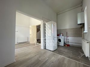 Apartament spatios patru camere central