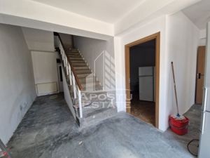 Casă individuală- Spațiu comercial cu 6 camere,280 mp,Zona Dragasani - imagine 9