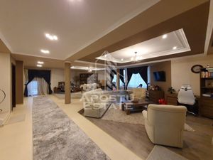 Casă cu 5 camere , 240 mp, teren 701mp,centrală proprie, Vladimirescu - imagine 2