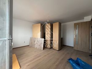 Apartament decomandat, complet renovat cu centrala proprie - imagine 2