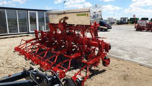Prasitoare Cultivator 5 - 7 sectii , buncar INOX