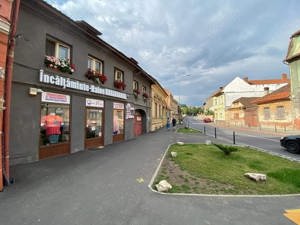 Spatiu comercial 31 mp, vizibilitate excelenta, trafic auto si pietonal intens - Centru Brasov - imagine 3