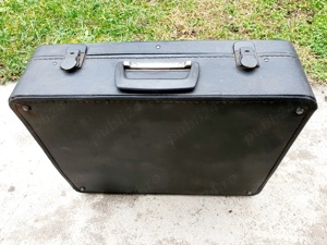 Geanta valiza veche, decor, vitrinabsau pentru restaurat. Au fost facute modificari fata de original