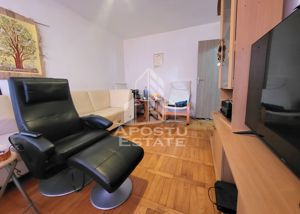 Apartament cu 3 camere, decomandat, zona Lipovei - imagine 2