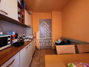 Apartament cu 3 camere, decomandat, zona Lipovei - imagine 9