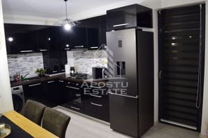 Apartament cu 2 camere, lux, 56mp + curte de 120mp, zona Aradului