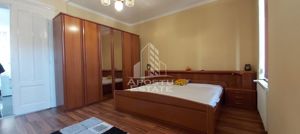 Apartament cu 2 camere la casa,centrala proprie,zona Boul Rosu