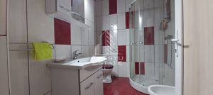 Apartament cu 2 camere la casa,centrala proprie,zona Boul Rosu - imagine 5